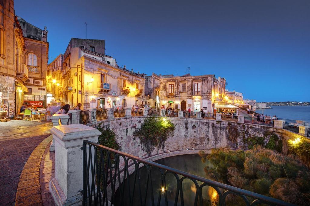 Happy House Wifi Free Bici Free Apartment Avola Exterior photo